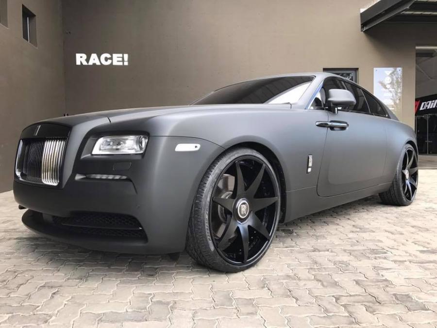  Rolls-Royce Wraith Matte Black by RACE! 2017 года  (фото 6 из 13)